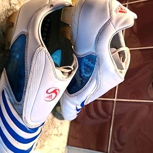 Rare Elite Adidas f30 soccer cleats white and blue